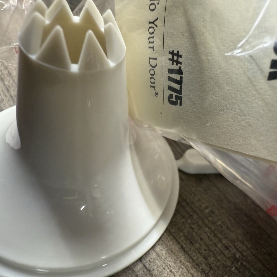 Pampered Chef Easy Accent Decorator #1775 - In the Box