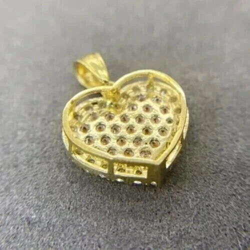 Colgante de corazón de diamantes creados en laboratorio de corte redondo de 2 quilates enchapado en oro amarillo de 14 k Foto 3 de 3