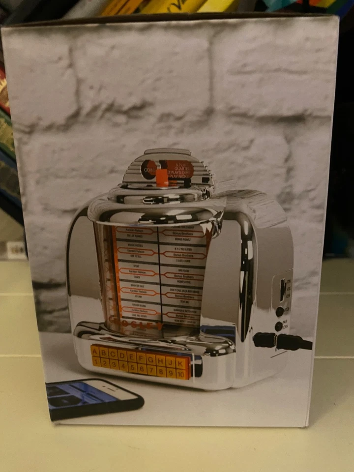 Radio de mesa Crosley Diner Jukebox Bluetooth cromada CR1120A-SI - plateada - Imagen 2 de 4