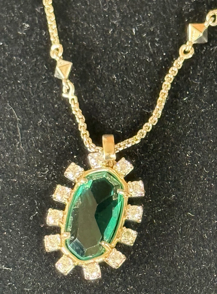 Juego de collar y pendientes Kendra Scott esmeralda y cristal  Foto 3 de 3