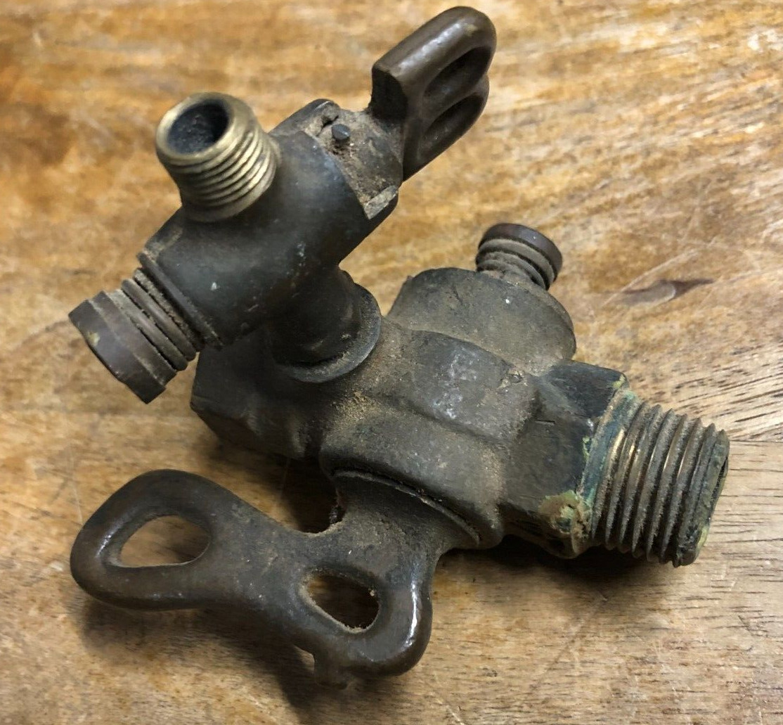 Vintage Lot of 2 Brass / Bronze Petcock Shutoff Valves  1/2" NPT  and 1/4"?   B