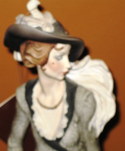 GIUSEPPE ARMANI LIMITED EDITION FIGURINE" LADY with MUFF" #388-C “Winters Eve” - Picture 8 of 9