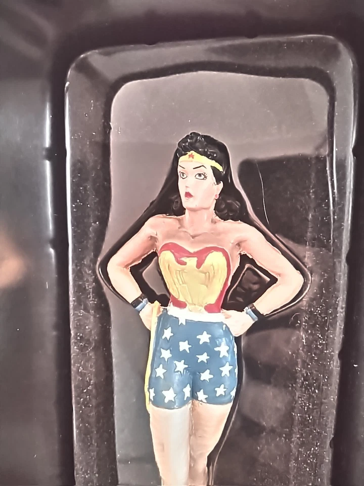 DC Heroes Classic Wonder Woman  Statue in Tin Box DC Dark Horse YOE! 2007 - Image 3 of 4