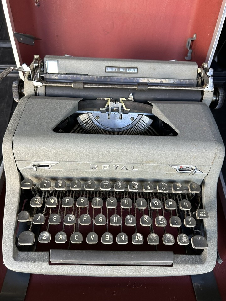 Vintage Royal Quiet De Luxe Portable Typewriter Clean
