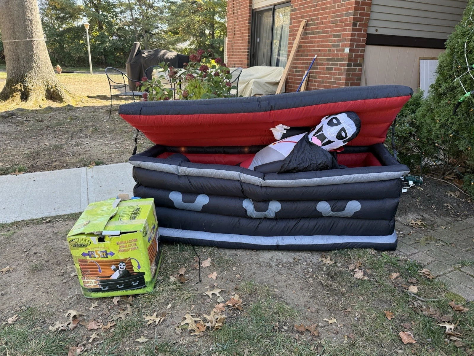 Gemmy Halloween Airblown Inflatable Animated 5ft Dracula Vampire in Coffin Popup