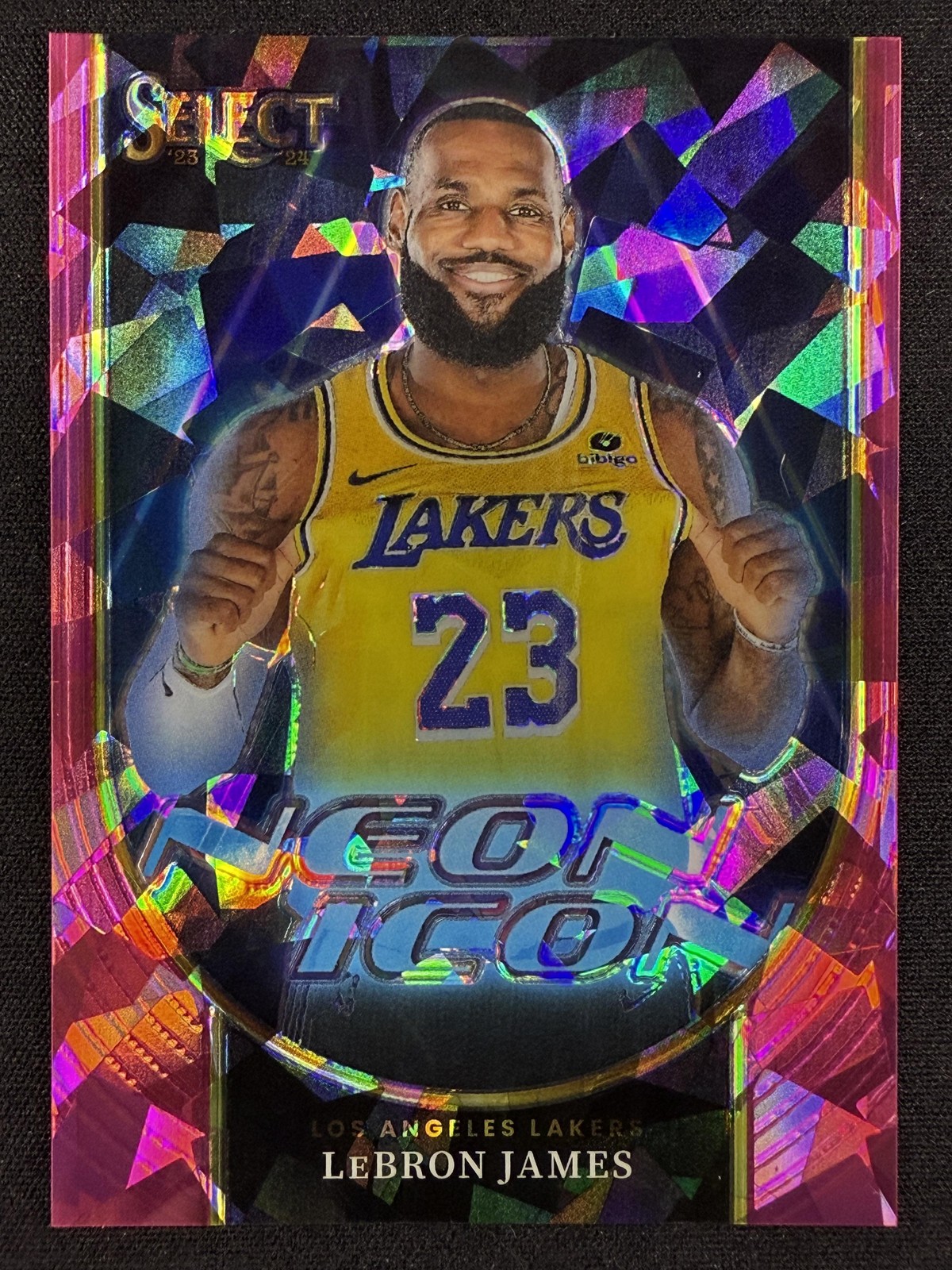 2023-24 Panini Select #12 LeBron James Neon Icon Pink Cracked Ice Prizm /99