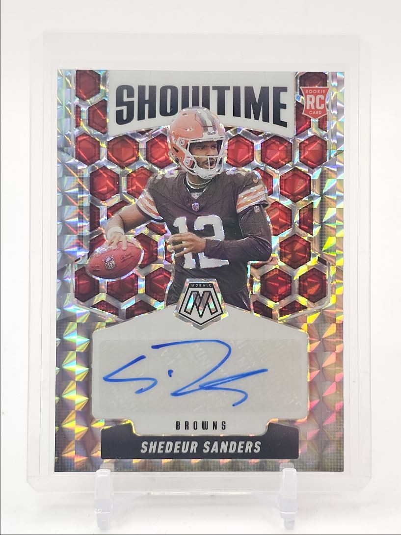 SHEDEUR SANDERS 2025 MOSAIC SHOWTIME ROOKIE SILVER MOSAIC RC AUTO Q3824