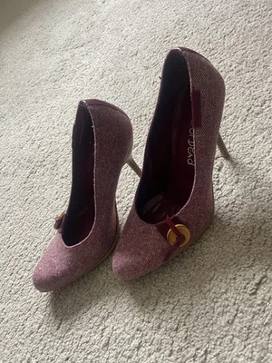 Red or Dead Vintage Tweed Stiletto Heels UK 5 –Unworn Y2K Button Detail Burgundy - Image 1 of 4