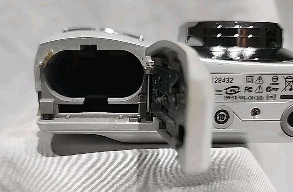 Kodak EASYSHARE C613 6.2MP Digital Camera For Parts Only - Image 4 of 4