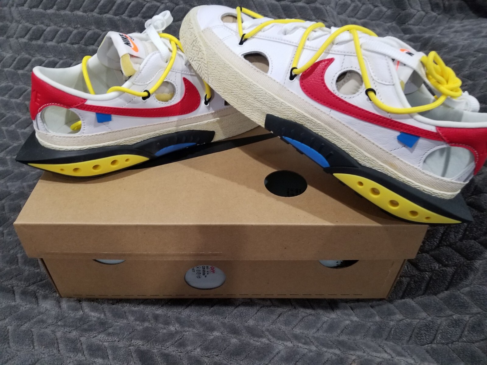 OFF WHITE X NIKE Taglia 10 Nike bianco sporco x blazer bianco basso rosso università