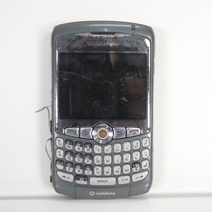 Smartphone BlackBerry 8310 ohne Akku ungetestet klebend Kunststoff