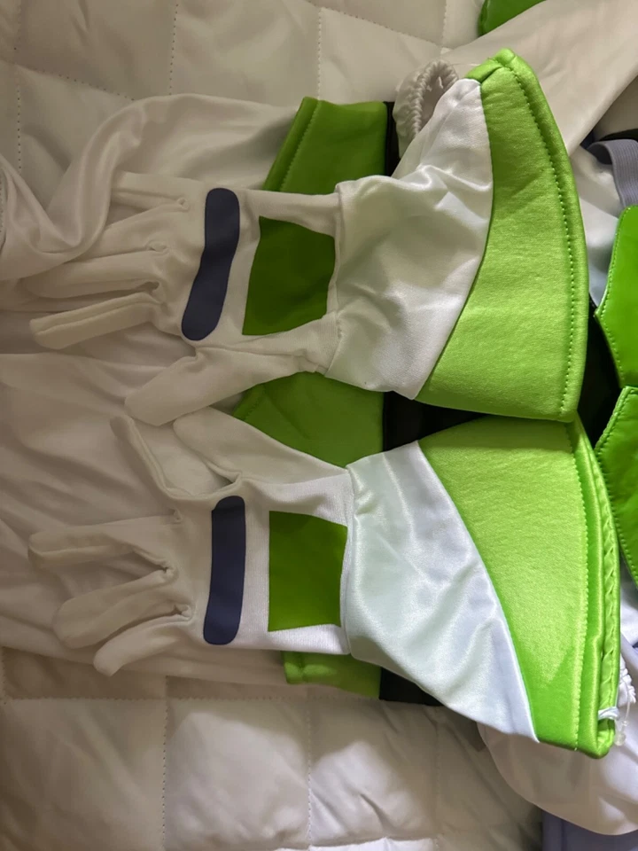 Novo Disney BUZZ LIGHTYEAR Costune tamanho 9/10 Novo com etiquetas - Imagem 3 de 4