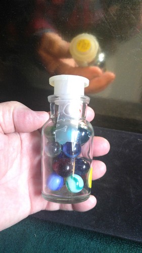 MARBLES 19 IN A VINTAGE SPICE JAR - Picture 2 of 10