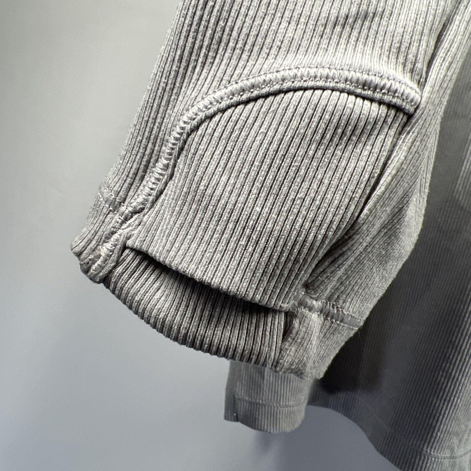 ATHLETA Women's Top Size Medium Solid Gray Ribbed… - image 5