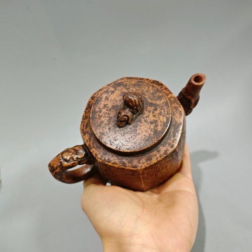 Chinese Yixing Zisha Clay Handmade pattern Exquisite Teapot 底款:顾景舟 品名:六方壶 - Picture 5 of 10