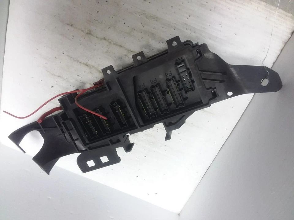 Caja de conexiones de fusibles montada en maletero Mercedes GL450 2011 1645403372 Foto 3 de 4