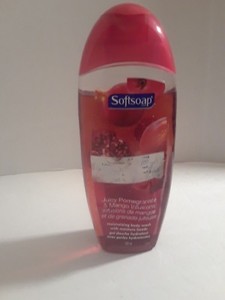 Softsoap Juicy Pomegranate & Mango Infusions Body Wash