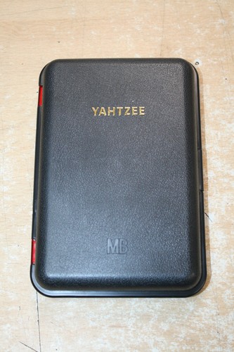 Yahtzee Deluxe Hardcase MB Games Travel Compact Portable Deluxe Version Complete - Picture 5 of 9