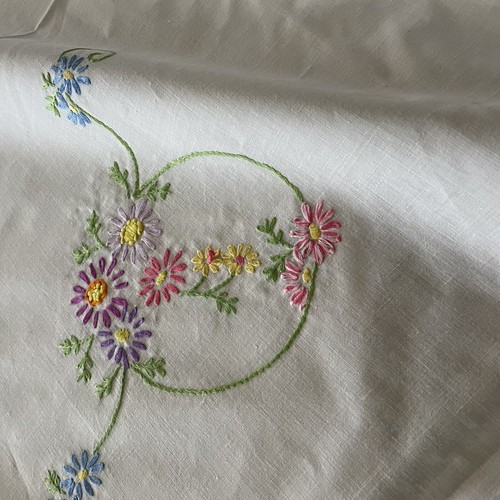 Handmade tablecloth table cloth hand embroidered cotton 45 x 49 Square Vtg Retro - Picture 4 of 12