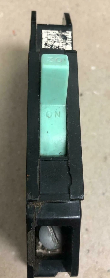 INTERRUPTOR DE CIRCUITO ENCHUFABLE ZINSCO GTE SYLVANIA 30 AMP TIPO Q - 1 POLO Foto 2 de 4