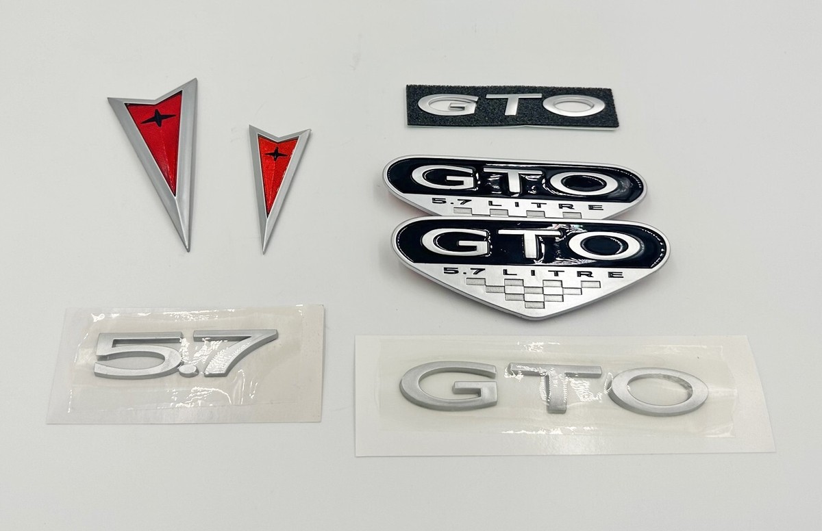 Juego De 2 Emblemas De Guardabarros Para Pontiac GTO LS1 V8 2004 - Insignias De Fábrica En Color Plateado | Sin Marca