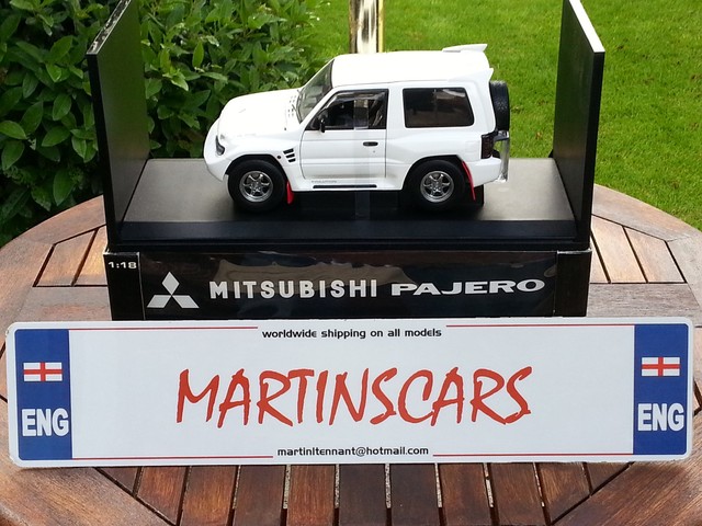 AUTOART 1:18 MITSUBISHI PAJERO EVO WHITE 77133 | eBay