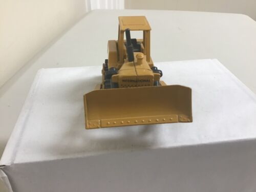 Ertl International TD20 Series E Bulldozer 1:64 - Picture 6 of 14