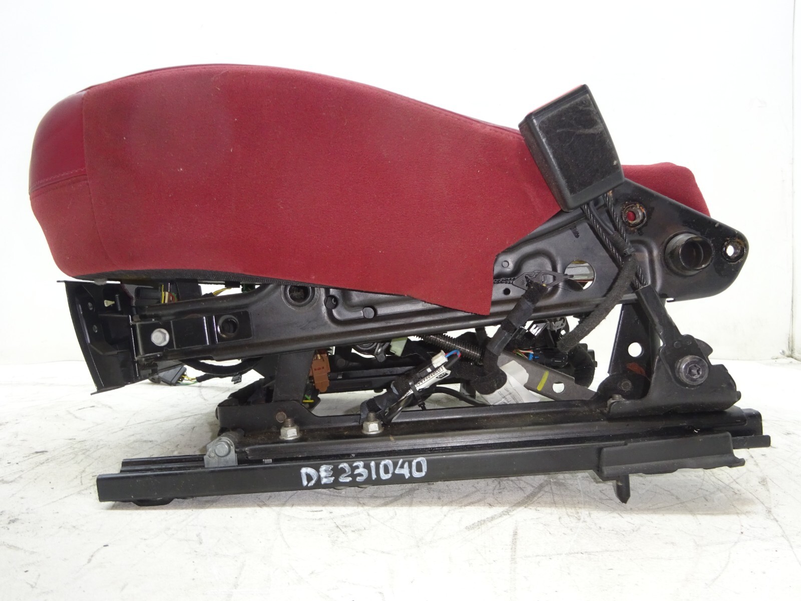 14-17 Maserati Ghibli Front Right Lower Bottom Seat Cushion w/ Rail OEM DE231040