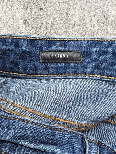 Jeans donna skinny Torrid Premium taglie forti 22T lavaggio medio - Foto 4 di 16