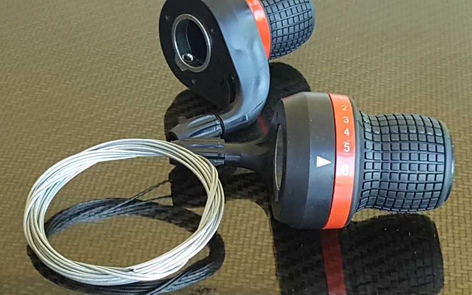 Gripshift Shifters (3x6s or 3x7s) Mountain Bike Twist Grips Gears + Inner Cables - Image 3 of 4