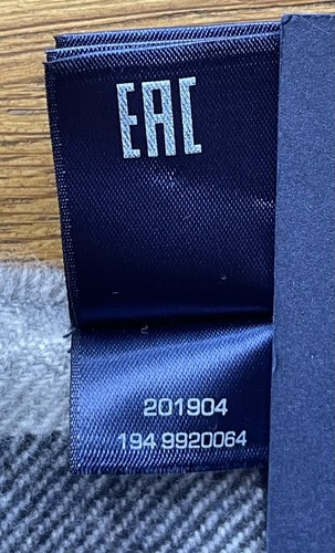 BNWT Gant Checked Wool Scarf Marine Guaranteed Original - Picture 8 of 9