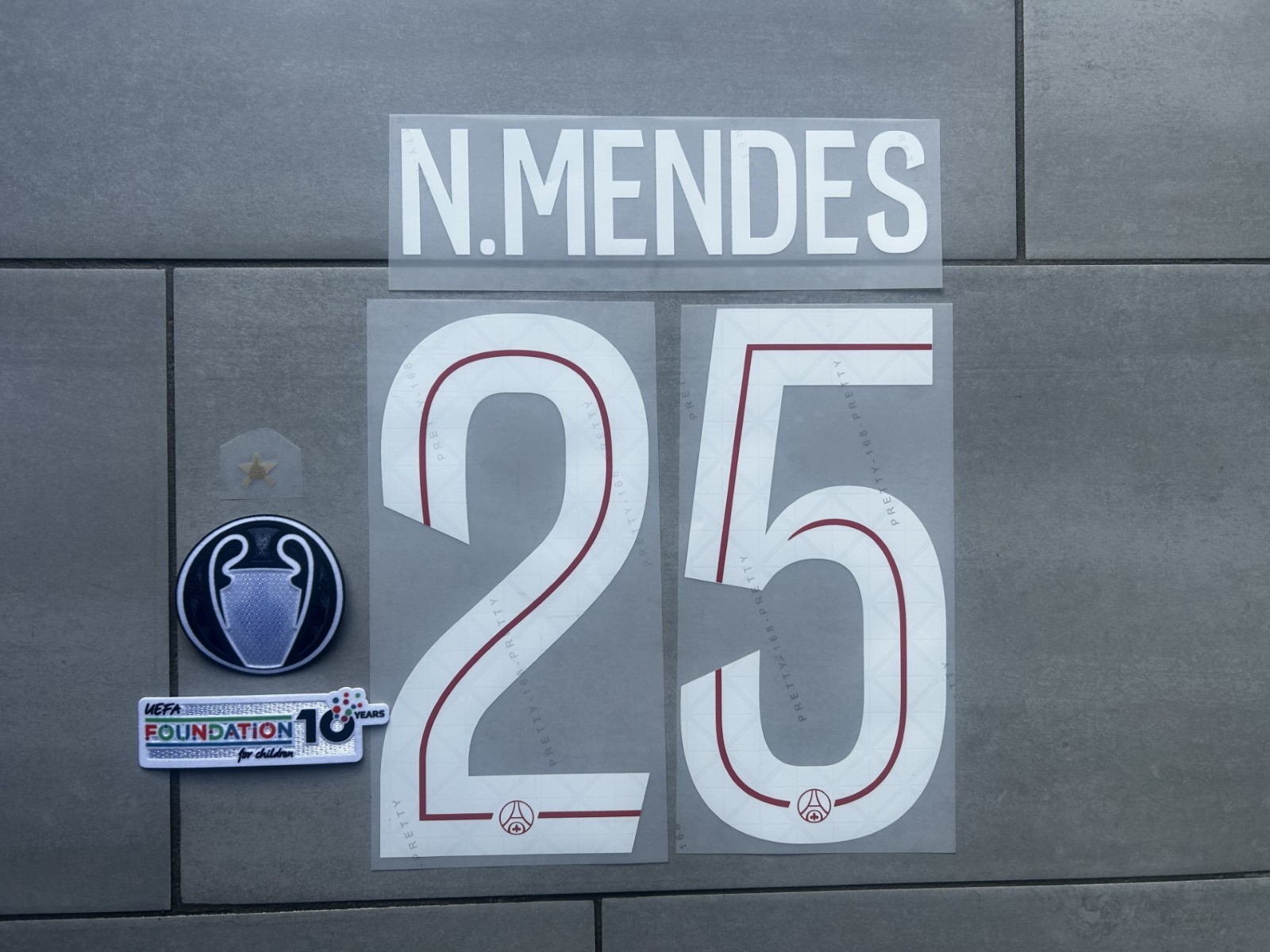 Flocage NUNO MENDES #25 PSG thermocollant haute résistance avec 4 badges de coupe européenne