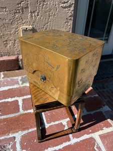 VERY FINE JAPANESE  19TH C  MEIJI PERIOD GOLD LACQUER KODANSU, BOX, 