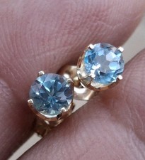Vintage 14K Yellow Gold Blue Topaz Stud Pierced Earrings 5 mm .84gr