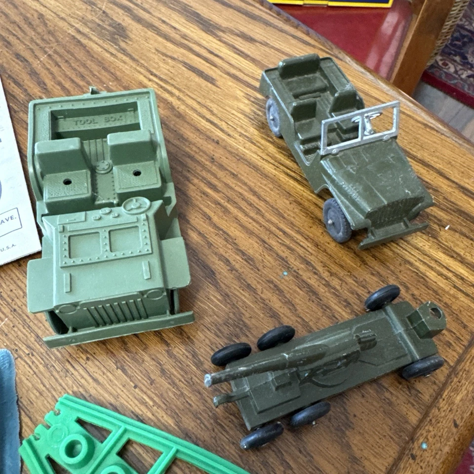 VTG Large Lot 60s Plastic & Diecast Military Guns Jeeps Tanks Trucks Tim-mee Etc - Image 2 of 4