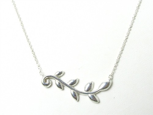 Paloma Picasso Olive Leaf Necklace 3g 