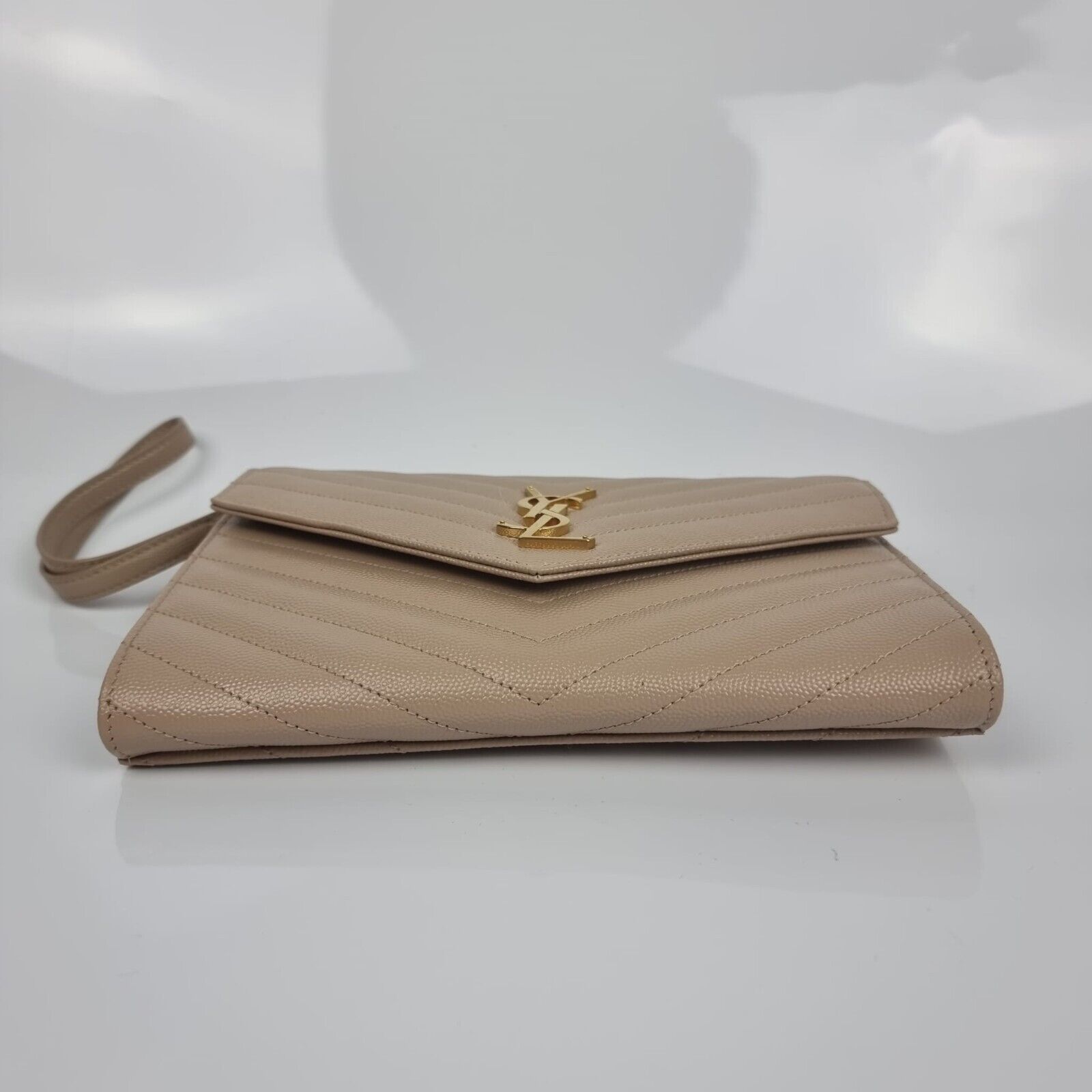 Leather clutch bag Yves Saint Laurent Beige in Leather - 21213710