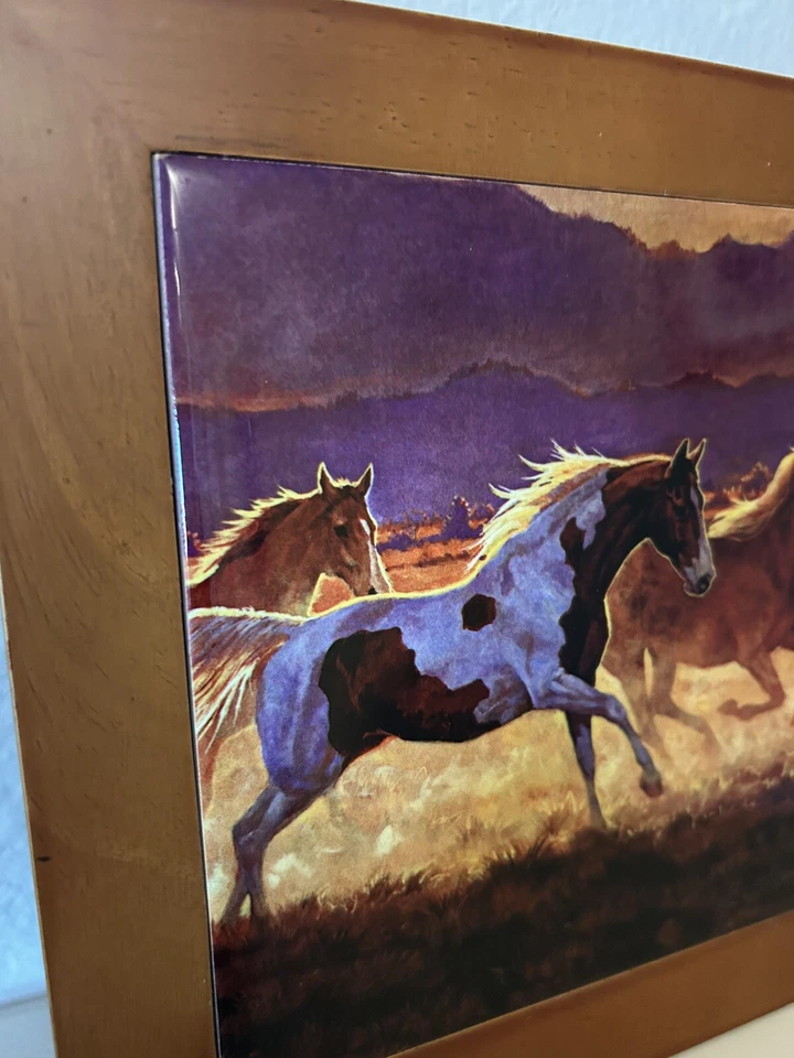 Remache de cerámica con marco de madera diseño de caballo por Cypress Home decoración de cabina occidental Foto 3 de 4