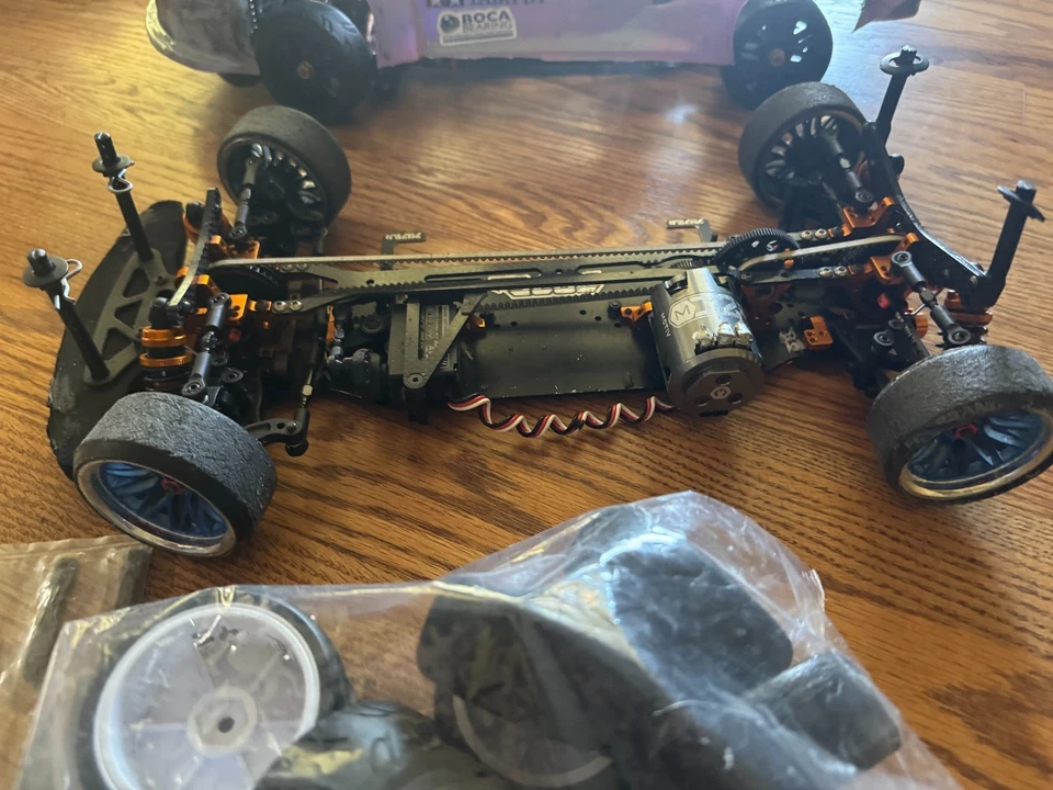 2 coches de radiocontrol Xray T4 chasis y carrocería de competición de alto rendimiento + piezas adicionales Foto 4 de 4