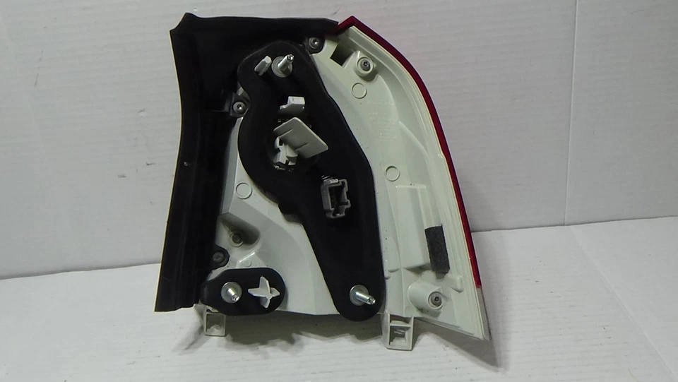 Conjunto de luces traseras del lado del conductor Volvo XC70 2014-2016 Foto 4 de 4