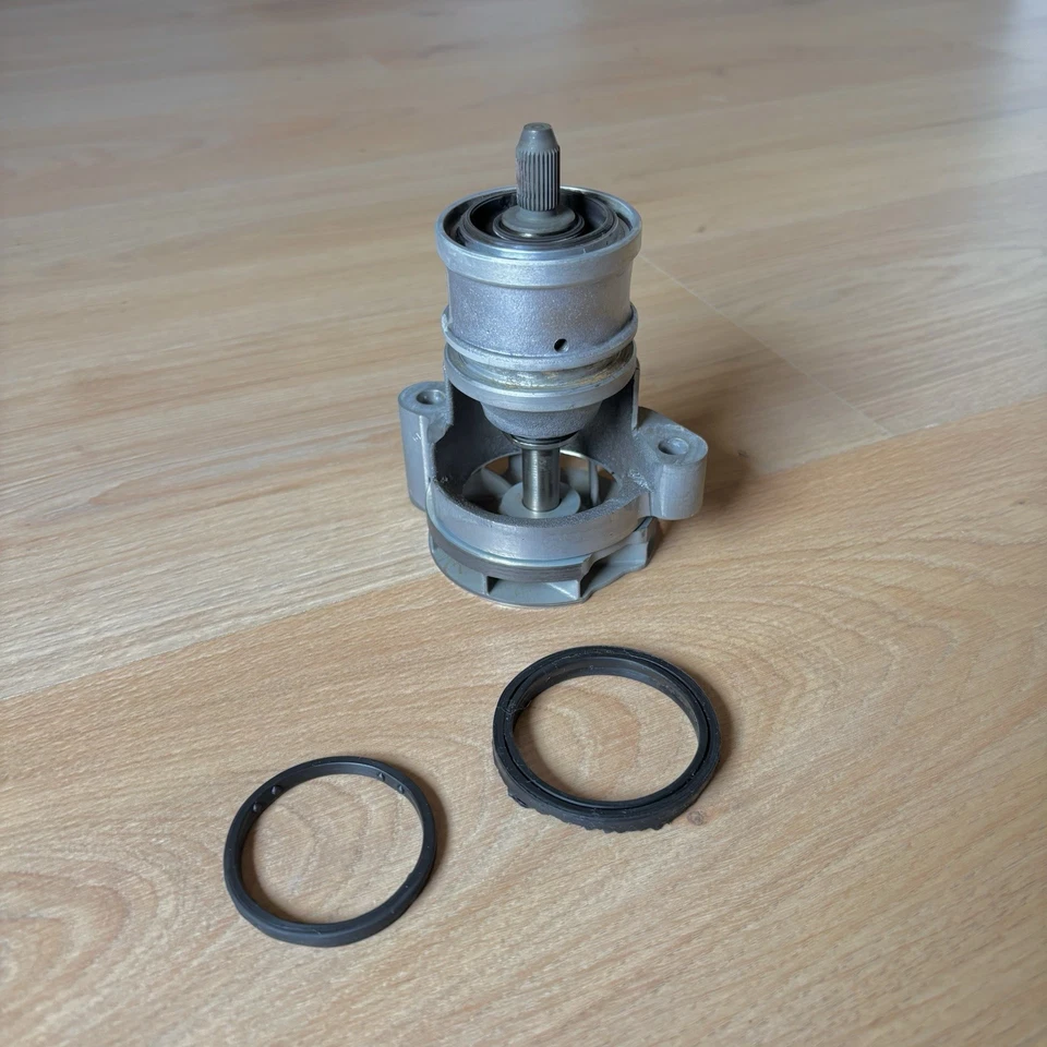 OEM Wasserpumpe V10 TDI R50 VW Touareg 7L Phaeton 3D AYH BLE BWF CBWA 07Z121011 - Bild 1 von 2