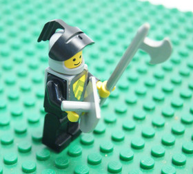 Vintage Lego 6075 375 Black Knight Minifigure Rare Grey Helmet EUC