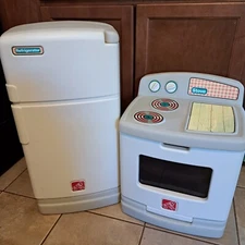 Vintage STEP 2 Child Size Kitchen Refrigerator & Stove Set Pretend Play