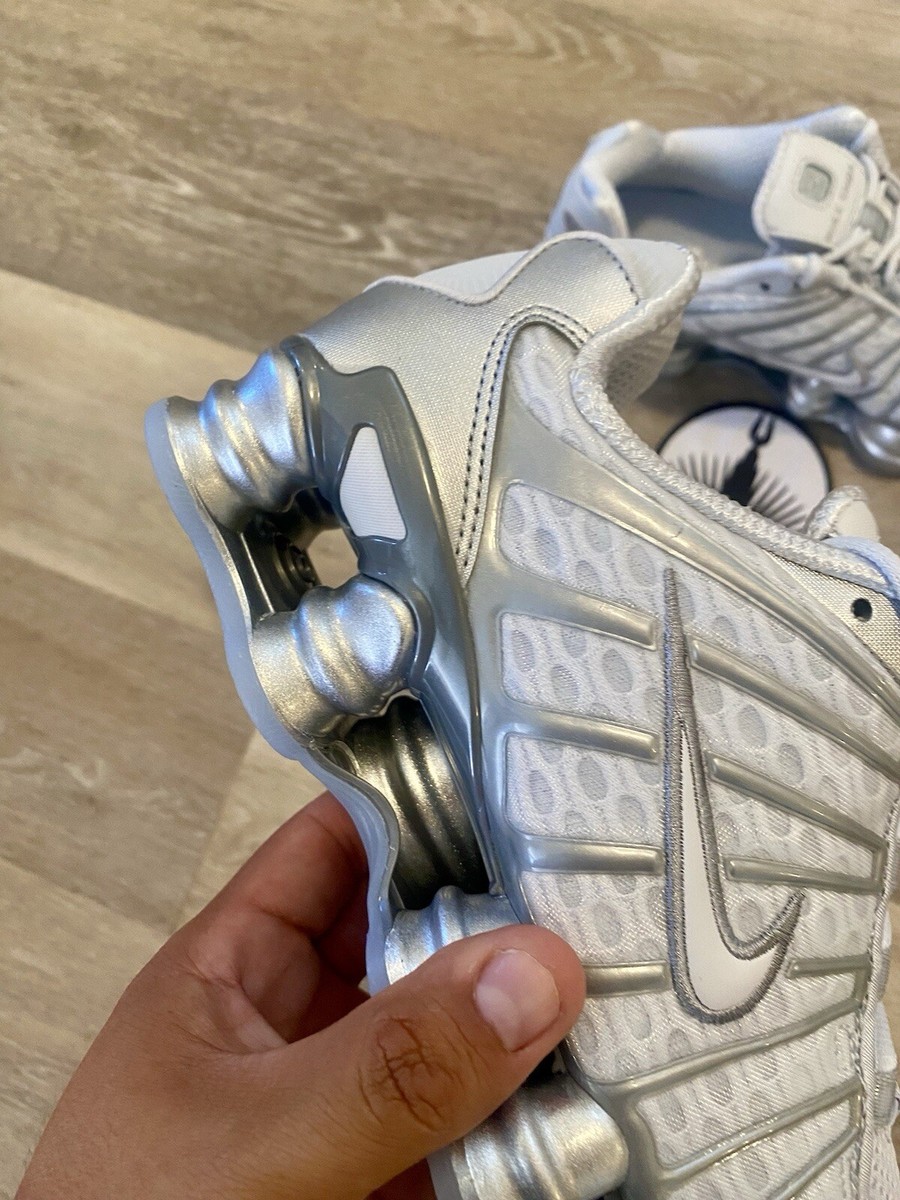 Nike Shox R4 'Chrome' Pure Platinum AR3566-003 Women's Size 8