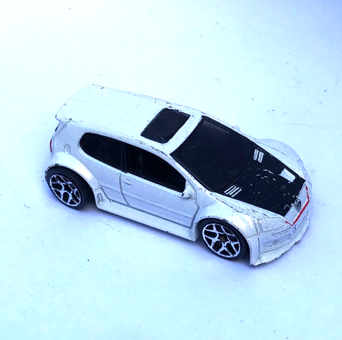 2007 Hot Wheels New Models Volkswagen Golf GTI Metalflake White 1:64 Diecast Car - Picture 7 of 10