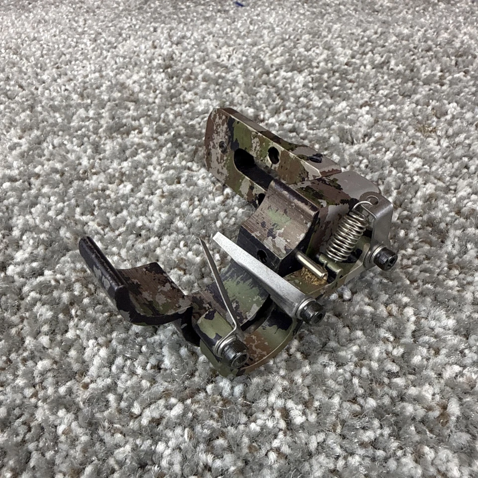 Bodoodle Bullet? Arrow Rest RH Camo Adjustable Spring Tension - Image 3 of 4