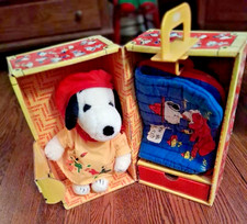 Vintage Peanuts Snoopy 1963 Wardrobe Trunk Pl...