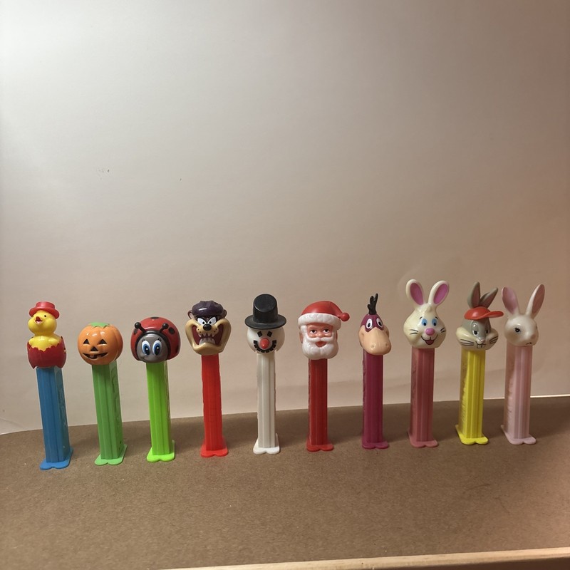 Vintage Lot Of 10 holiday Pez Dispensers LOOK!!!!