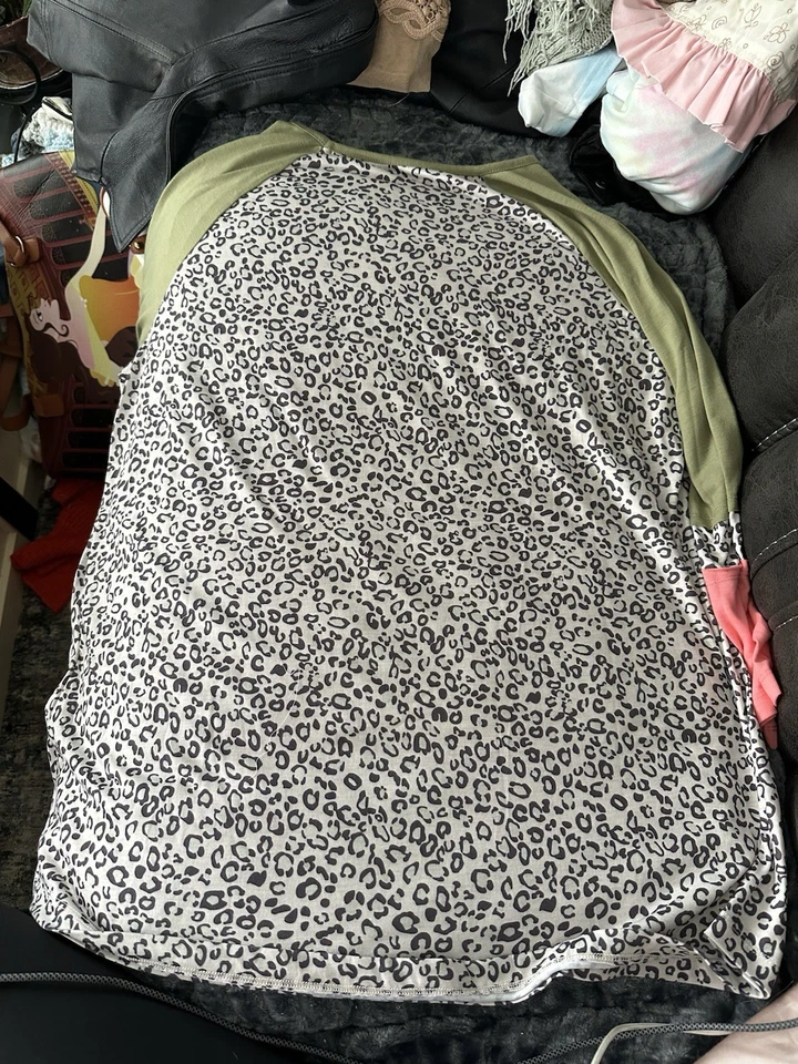 Camiseta It’s A Vibe Leopardo Talla XL Foto 3 de 4