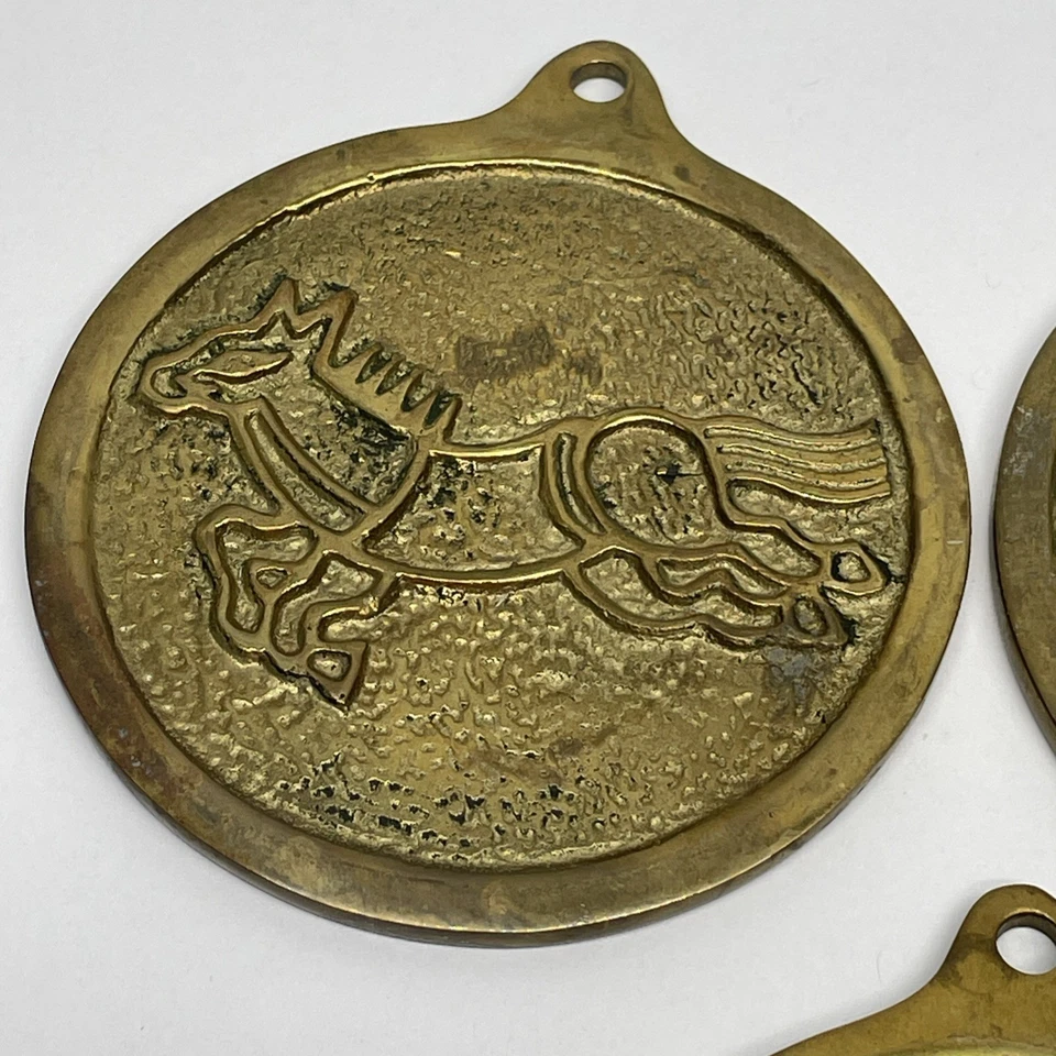 Lote De Colección De 5 Tabletas Coreanas Mapae 5 Caballos Requisición Latón Foto 2 de 4